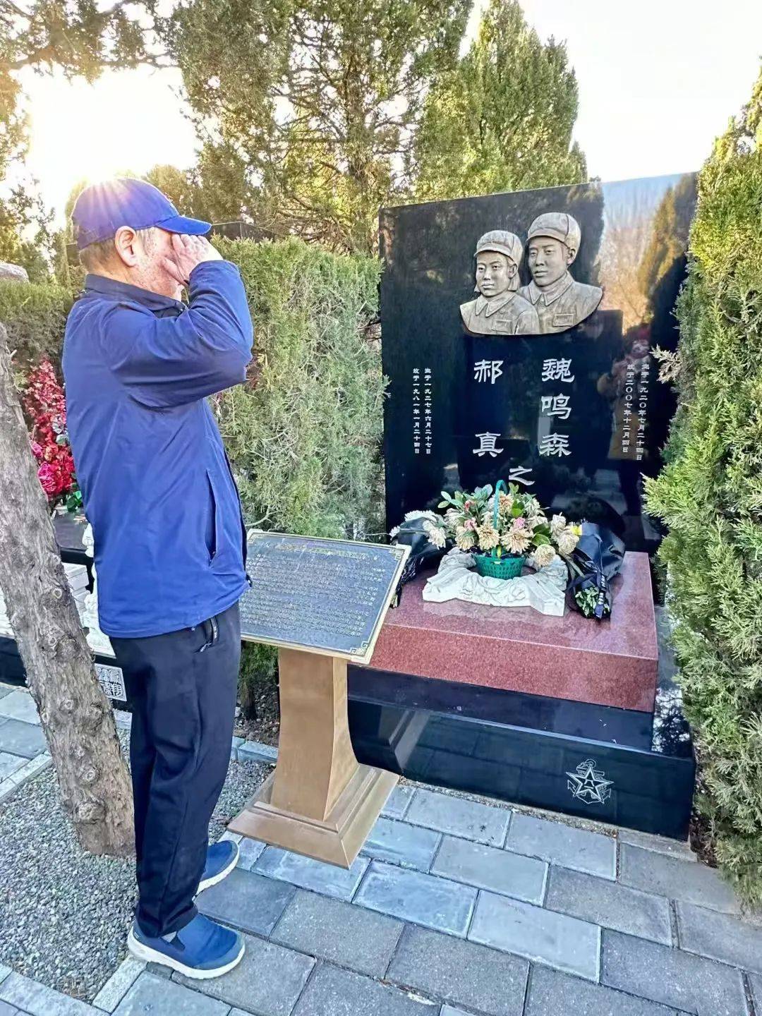 對話楊浪：在墓地<strong></p>
<p>墓地</strong>，感受生命的起始與終結(jié):墓地