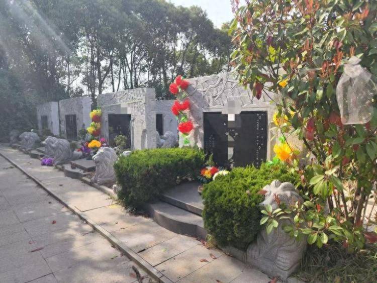 江蘇一地被指有超規(guī)格豪華公墓，當(dāng)?shù)鼗貞?yīng):公墓
